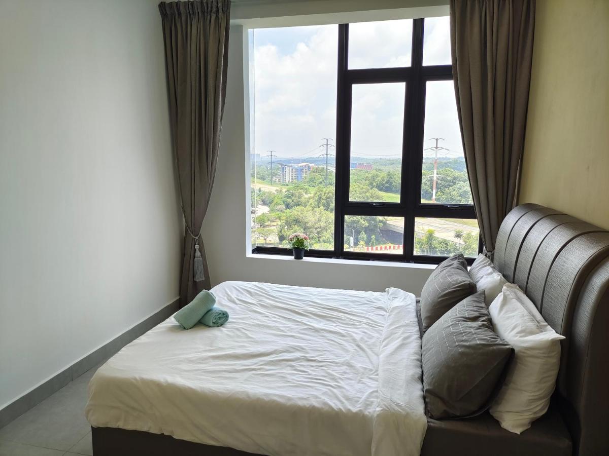 Kanvas Soho Cyberjaya/netflix/gym/jacuzzi/klia *