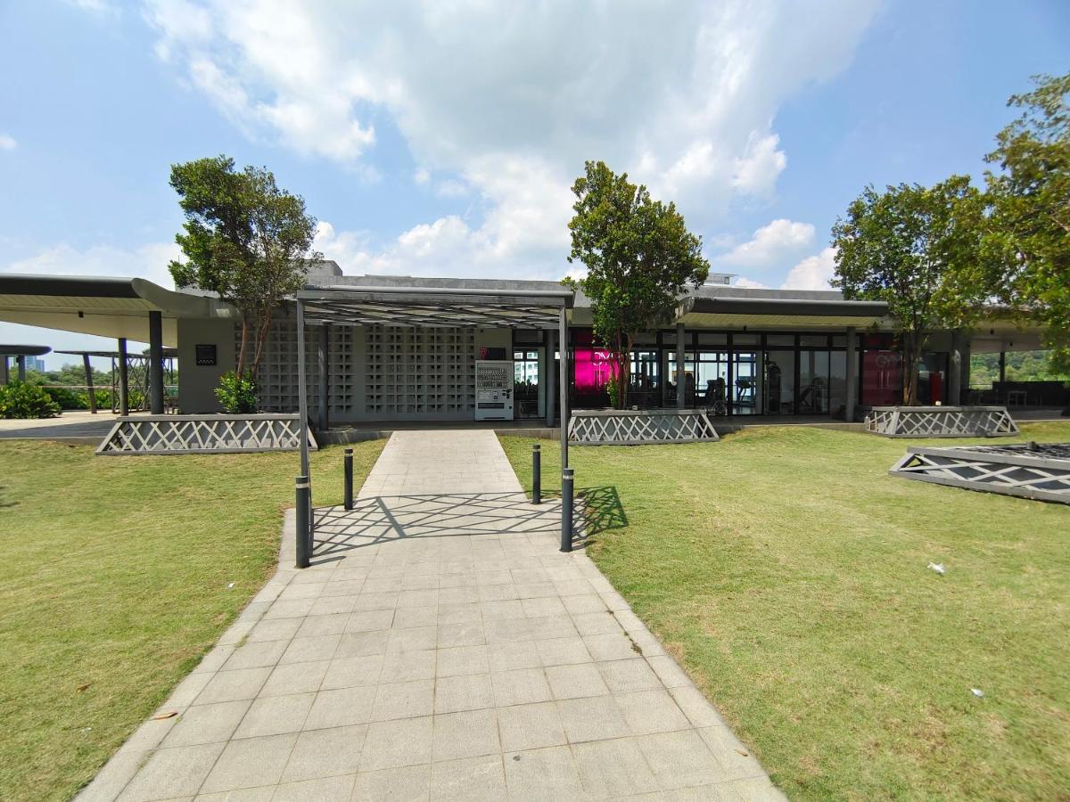 Kanvas Soho Cyberjaya/netflix/gym/jacuzzi/klia * Cyberjaya