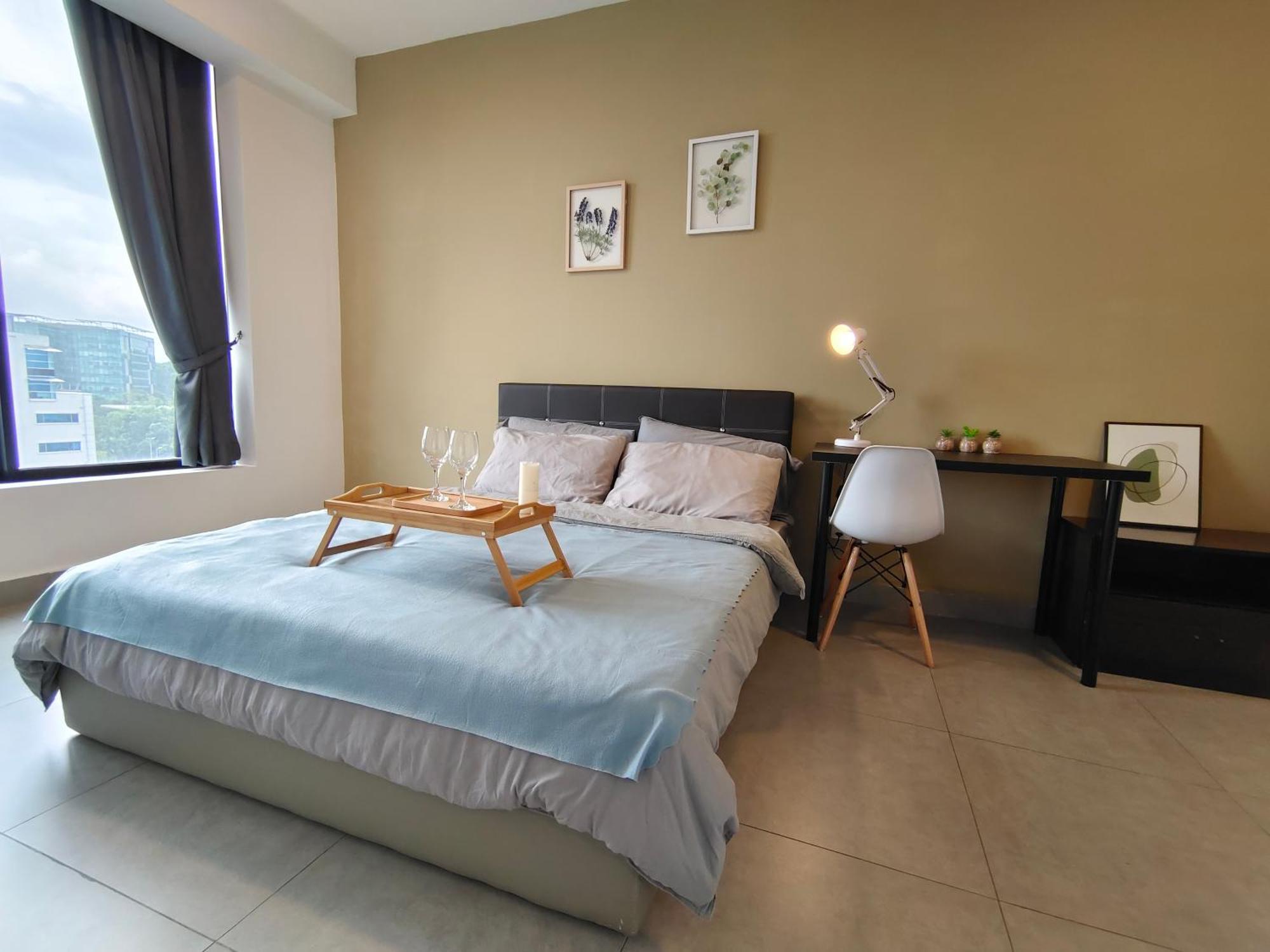 Kanvas Soho Cyberjaya/netflix/gym/jacuzzi/klia *